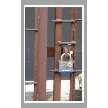 Spyna MASTERLOCK 51 mm laminuoto plieno korpusu su kaištiniu mechanizmu