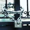 Spyna MASTER LOCK 680EURD 80mm grūdinto plieno uždengtas lankelis