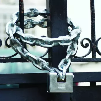Spyna MASTER LOCK 680EURD 80mm grūdinto plieno uždengtas lankelis