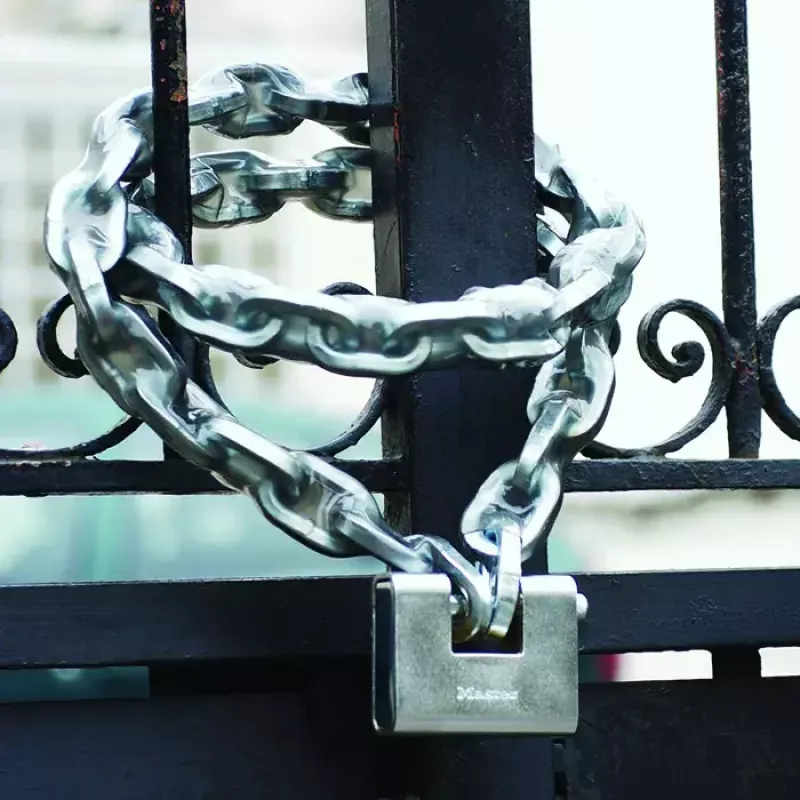 Spyna MASTER LOCK 680EURD 80mm grūdinto plieno uždengtas lankelis