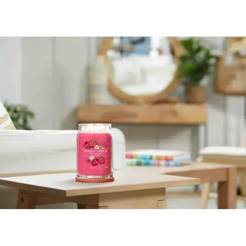 Yankee Candle Cylinder Raspberry Crimson – aukštis 157 mm, skersmuo 93 mm, svoris 567 g, 1 vnt.