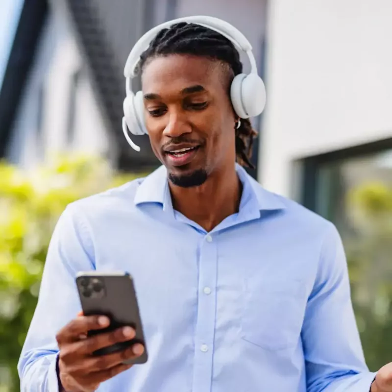 Ausinės Logitech Zone Wireless 2 ES – belaidės ir laidinės (Bluetooth, USB-C), antausinės, 1,5 m laidas, balta, 212 g