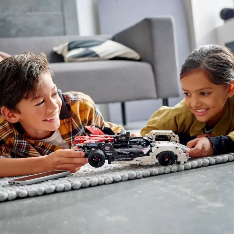 LEGO konstruktoriaus rinkinys Formulė E Porsche 99X Electric modelis 42137 – statybinis žaislas