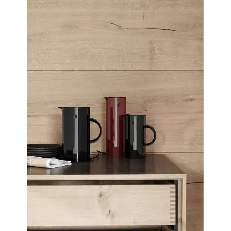 Termosas Stelton EM77 0,5 L Juodas – Kempingui ir Kasdienai