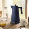 Elektrinis virdulys Alessi Plissé 1,0 L 2200 W mėlynas, termoplastinė derva, paslėptas pagrindas, automatinis išsijungimas