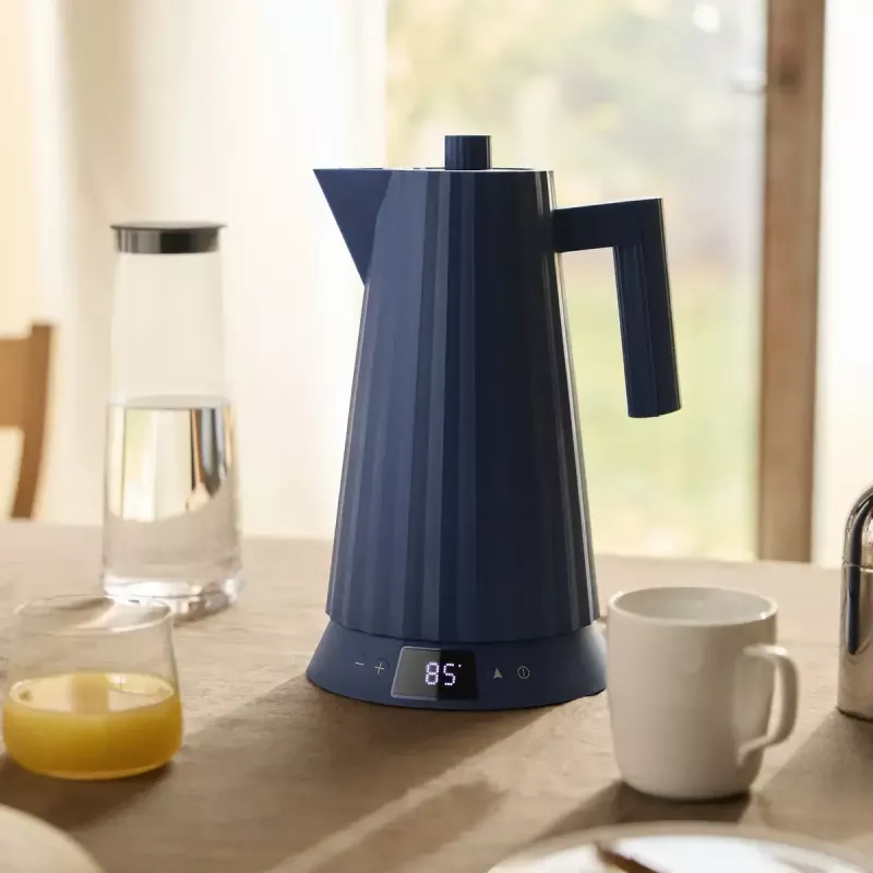 Elektrinis virdulys Alessi Plissé 1,0 L 2200 W mėlynas, termoplastinė derva, paslėptas pagrindas, automatinis išsijungimas