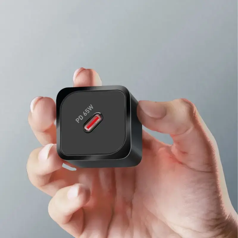 SBS Mobilus vidinis AC greitasis įkroviklis TETRGAN1C65W — 100–240V, 1x USB-C, juodas, telefonui, planšetei, nešiojamam kompiuteriui, laikrodžiui, ausinėms