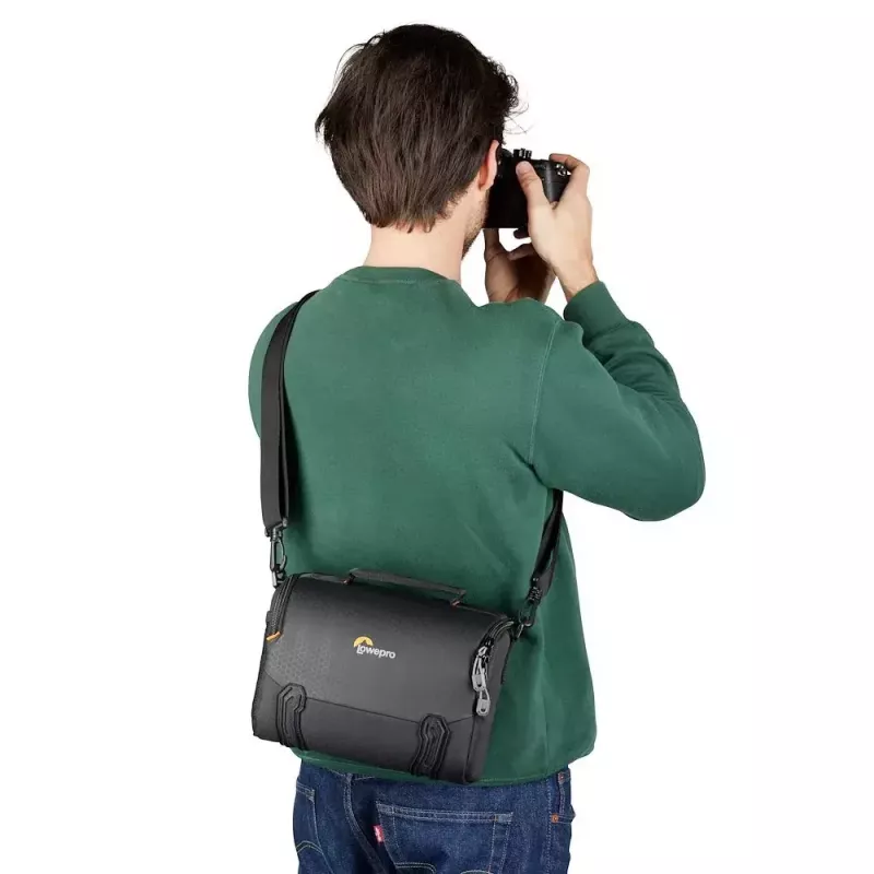 Maišas Lowepro Adventura SH 140 III juodas su petnešomis