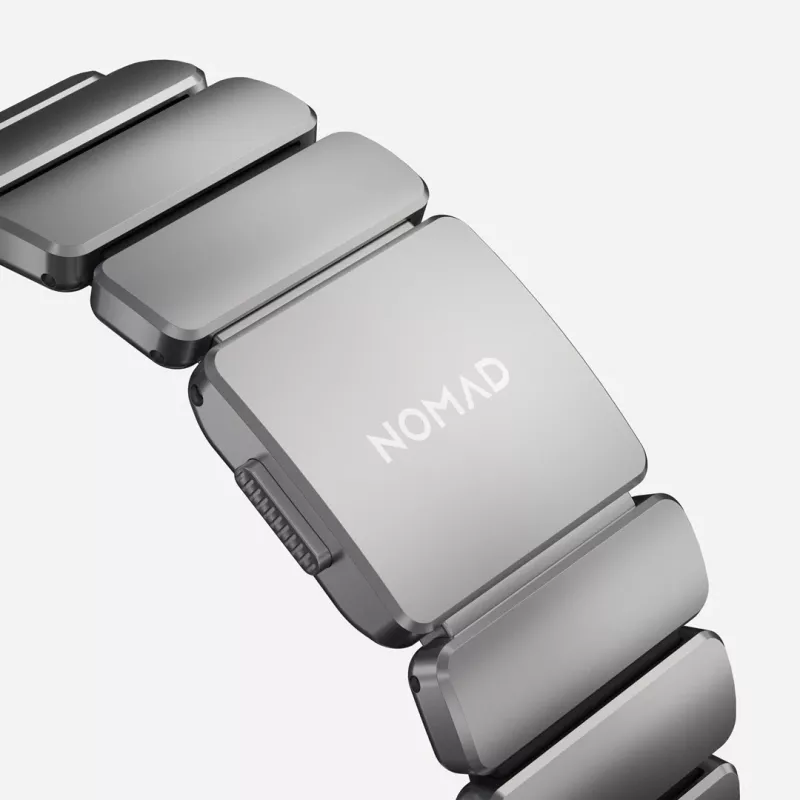 NOMAD Stratos Band – titano apyrankė Apple Watch 49mm su FKM įdėklu (natūralus titanas, juodas FKM)