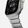 NOMAD Stratos Band – titano apyrankė Apple Watch 49mm su FKM įdėklu (natūralus titanas, juodas FKM)