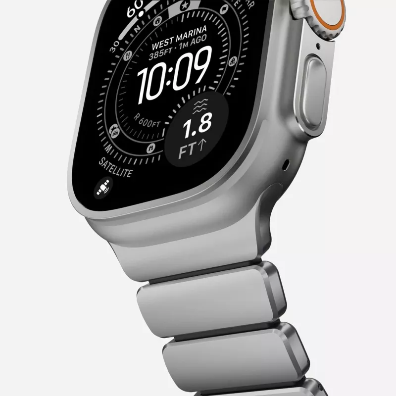 NOMAD Stratos Band – titano apyrankė Apple Watch 49mm su FKM įdėklu (natūralus titanas, juodas FKM)