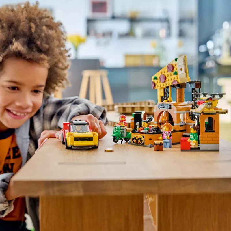 LEGO City 60496 Picos pristatymo patirtis su transporto priemonėmis (494 dalys)