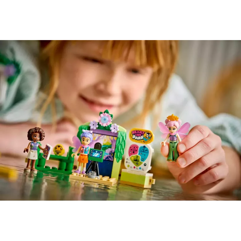 LEGO Friends 42702 Sukasi gėlių ir fėjų arbatos puodelių karuselė (321 vnt.)