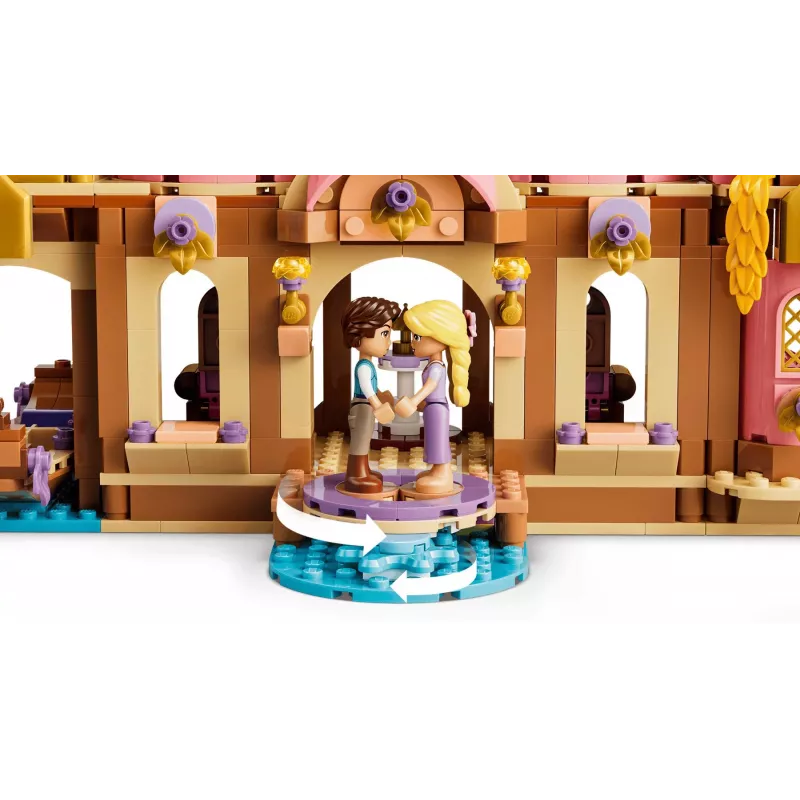 LEGO Disney 43297 Rapunzelės pilis (676 dalių)