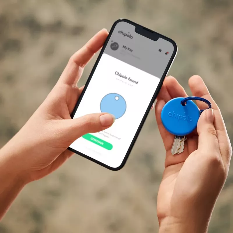 Chipolo POP Bluetooth Tracker with Replaceable Battery for iOS & Android, Blue