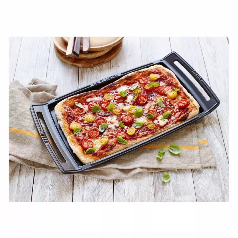 Staub stačiakampė ketaus keptuvė su dangčiu, juoda, tinka indukcijai, 38 cm