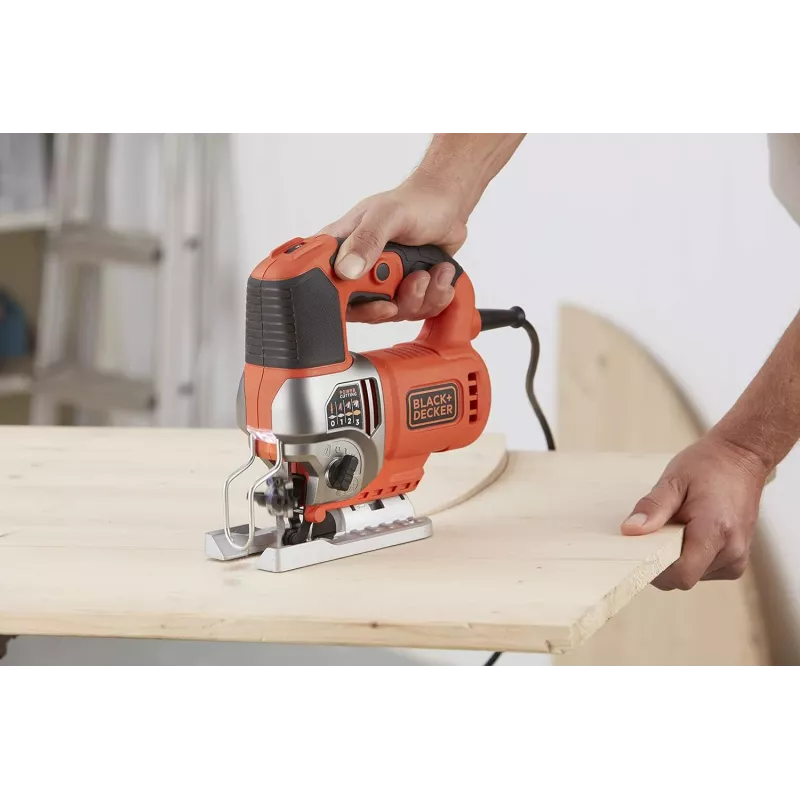 Black & Decker BES610K-QS 650W Švytuoklinis Pjūklas Dėžutėje