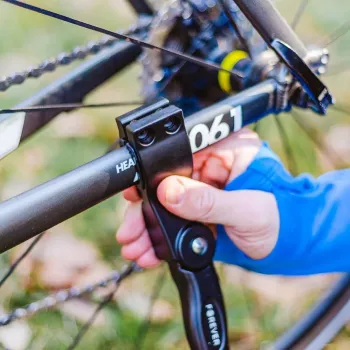 Forever Outdoor Bikes Kickstand - Aliuminio lydinio šoninis stovas 24-29 colių dviračiams, juodas