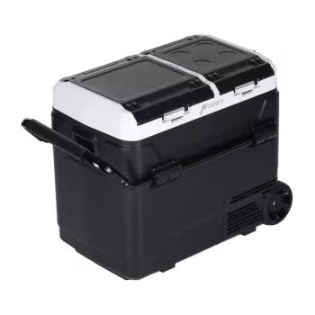 HCALORY P50M+ automobilinis šaldytuvas su Bluetooth, 50L, -20°C iki +20°C, DC 12/24V ir AC 100-240V, 60W, R134a, LCD ekranas, programėlės valdymas, akumuliatoriaus apsauga, ratukai, ištraukiama rankena, LED lemputė, USB prievadas, CE/RoHS/FCC