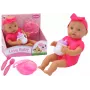 LEAN TOYS Baby Doll su rožiniais drabužėliais, galvos juostele ir maitinimo aksesuarais