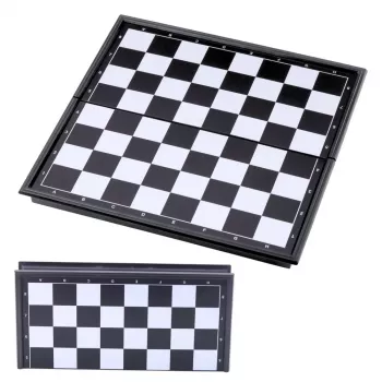 LEAN TOYS Family Game Set 18 in 1 Chess Magnetic Chessboard