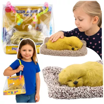 LEAN TOYS Miegantis labradoras ant pagalvės figūrėlė su kailiu permatomame krepšyje su garsais