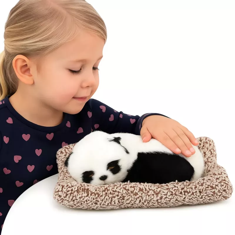 LEAN TOYS Mieganti Panda ant Pagalvėlės Figūrėlė su Kailiu ir Skaidriu Maišeliu