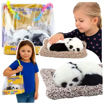 LEAN TOYS Mieganti Panda ant Pagalvėlės Figūrėlė su Kailiu ir Skaidriu Maišeliu