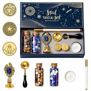 LEAN TOYS vaško antspaudų rinkinys „Wax Seal Set“ – 6 dalių komplektas su žalvariniu antspaudu, lydymo šaukšteliu, vaško lazdelėmis ir žvakute