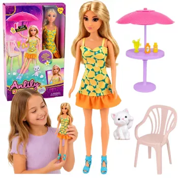 LEAN TOYS Anlily lėlė geltona suknele su kačiuku, sodo baldais ir skėčiu