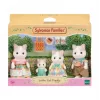 EPOCH Sylvanian Families Milk Cat šeima - 4 kolekcinės figūrėlės (tėtis Cyrus, mama Stella, sūnus Freddie, dukra Millie) nuo 3 metų