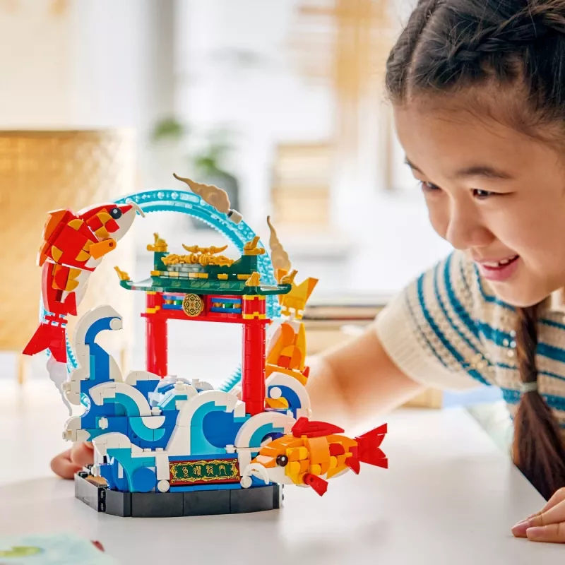 LEGO 80120 Šuoliuojantis karpis – sėkmės simbolis, 1060 dalių statybos rinkinys