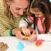 Kinetic Sand Beach Adventure rinkinys – 907g smėlio 3 spalvų su formelėmis, įrankiu ir padėklu