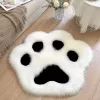 LEAN Plush Paw Rug Soft Fur Rug juodai balta 60 x 60 cm
