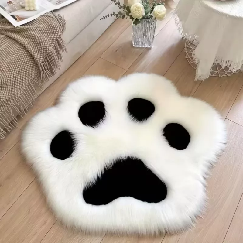 LEAN Plush Paw Rug Soft Fur Rug juodai balta 60 x 60 cm