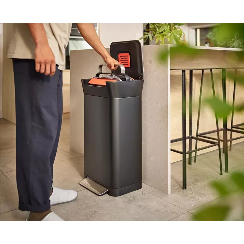 Joseph Joseph Titan 30L Black Trash Compactor