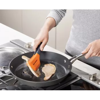 Joseph Joseph Grey Turner Tongs - Elevate™ virtuvinės žnyplės su silikoniniais antgaliais, nerūdijančio plieno rankena, 30 cm