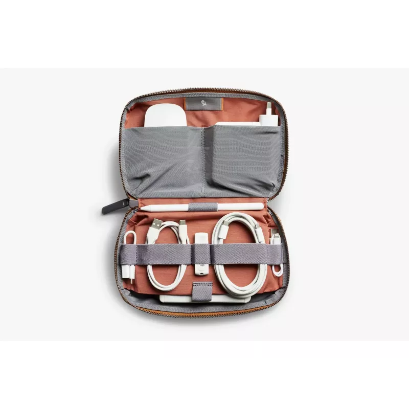 Bellroy Tech Kit – Technikos aksesuarų organizatorius (Bronzinė)