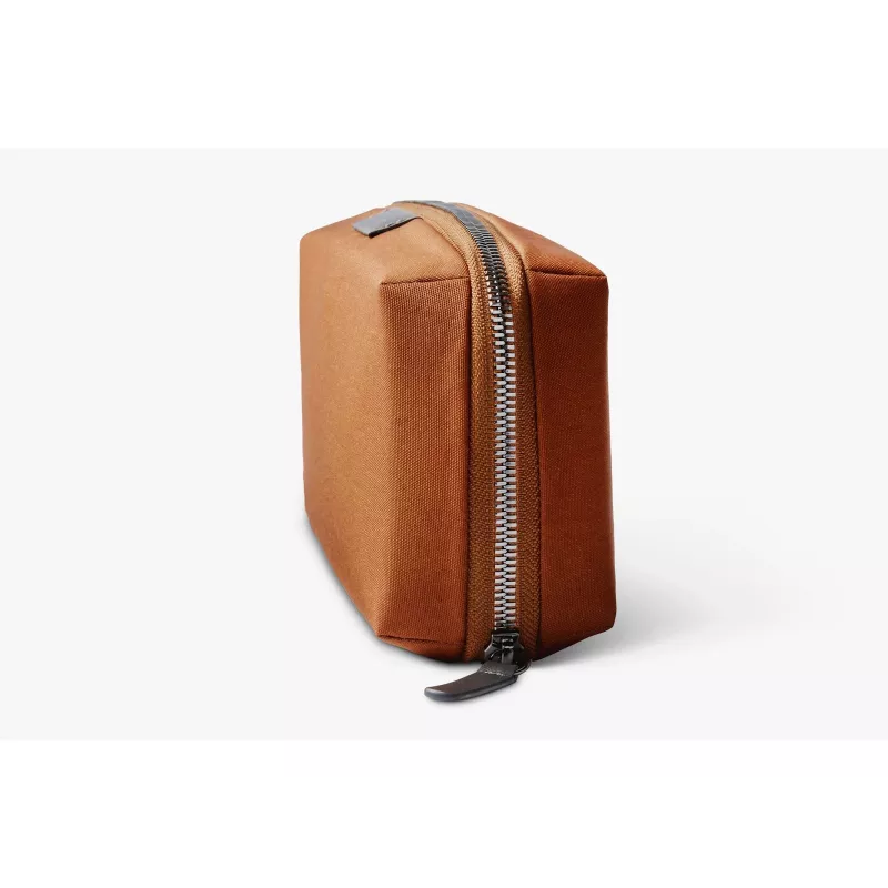 Bellroy Tech Kit – Technikos aksesuarų organizatorius (Bronzinė)