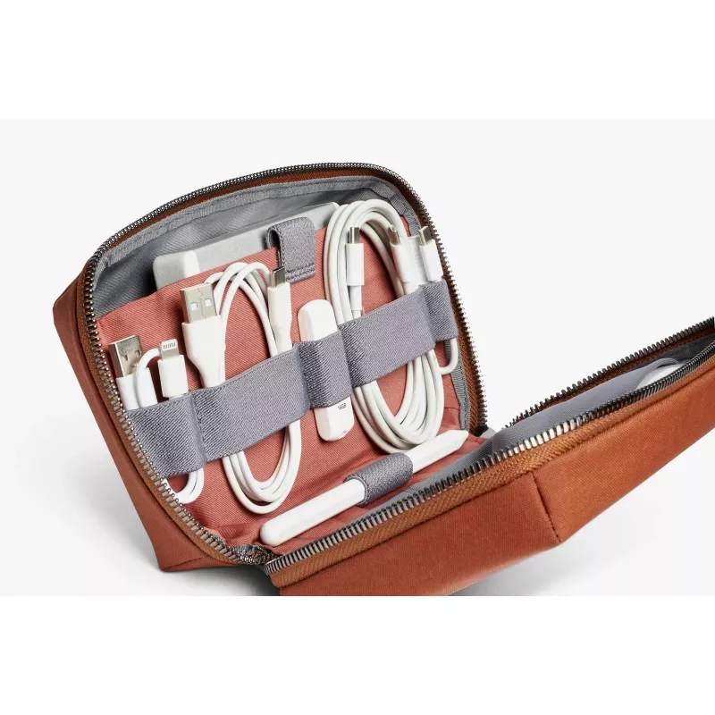Bellroy Tech Kit – Technikos aksesuarų organizatorius (Bronzinė)