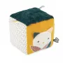 Kaloo Stimuli Sensory Activity Cube – Daugiaspalvis audinio kubas kūdikiams su barškučiu, traškančiu popieriumi, veidrodėliu ir dantų žiedu