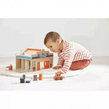 Janod Wooden Opening Garage with Figures Cross Roads 2+