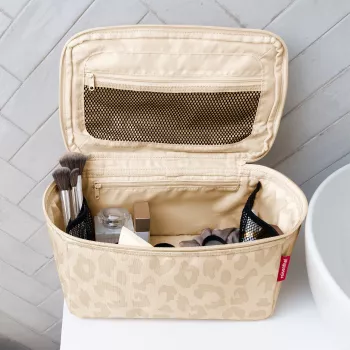 Reisenthel Beauty Case Leo Vanilla FF1043 - Kosmetinė 4L iš perdirbto poliesterio