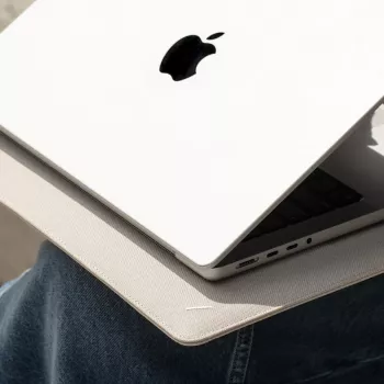 Native Union Stow Slim Sleeve, skirta MacBook 13/14 inch - smėlio spalvos