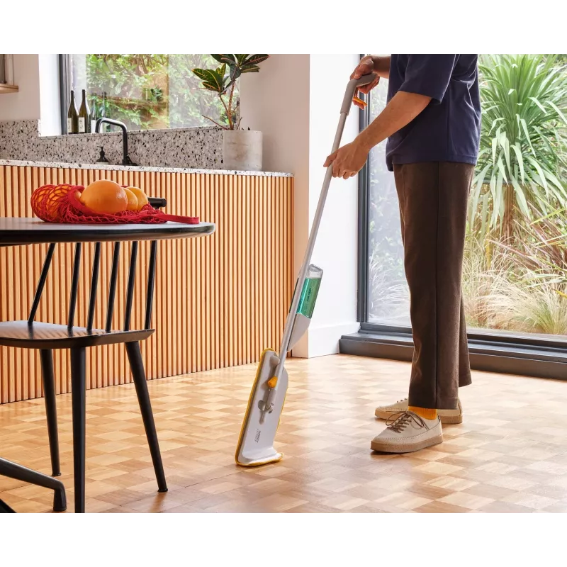 Joseph Joseph CleanTech 2-in-1 purškiama šluota