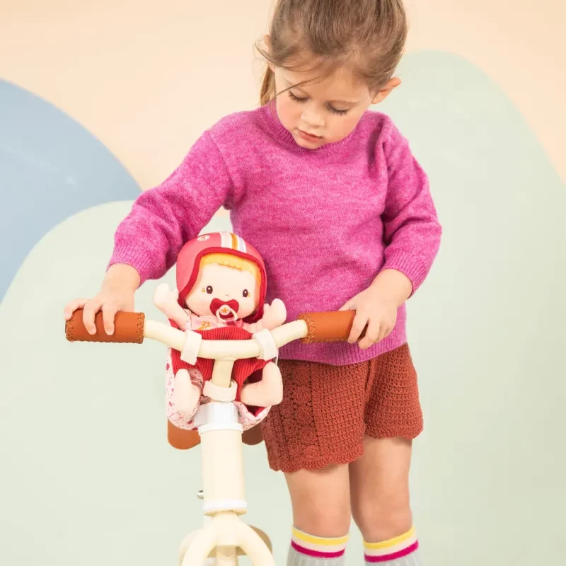 Lilliputiens Lena lėlė dviračio kėdutėje su antklodėle ir šalmu 18m+