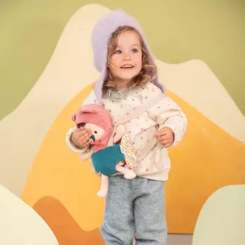 Lilliputiens Jeanne lėlė kūdikis nešyne su kepure 18m+