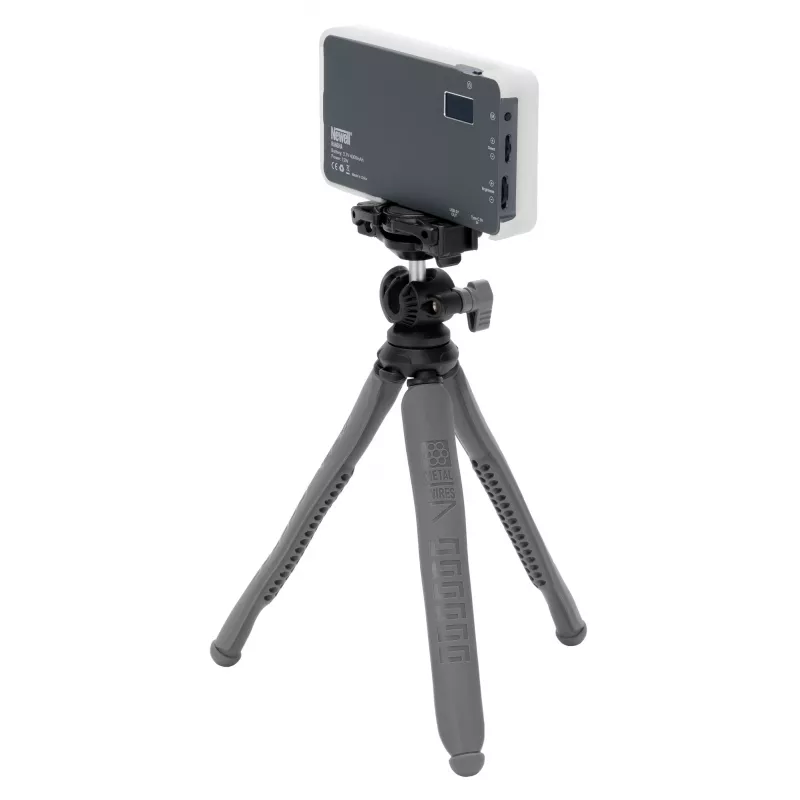 Newell Rangha Set LED RGB-W Panel Light with Diffuser and Tripod