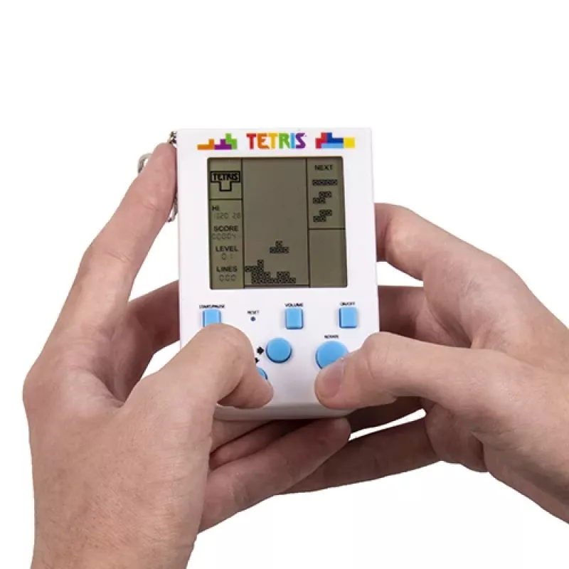 FIZZ CREATIONS Mini Retro Console Keychain su 23 žaidimais – Tetris Arcade Dovanų Raktų Pakabukas