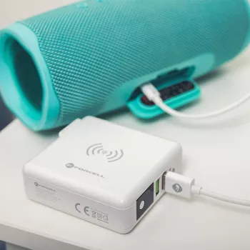 FORCELL F-ENERGY 4 viename 15 W belaidis įkroviklis su USB/USB-C jungtimis ir 8000 mAh išoriniu akumuliatoriumi